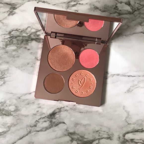 BECCA X CHRISSY TEIGEN Glow face palette